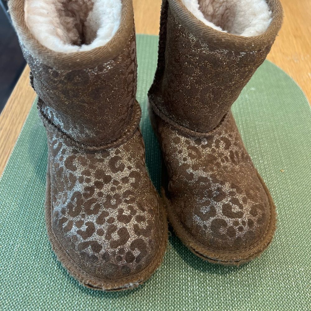 Ugg kid boot size 11
